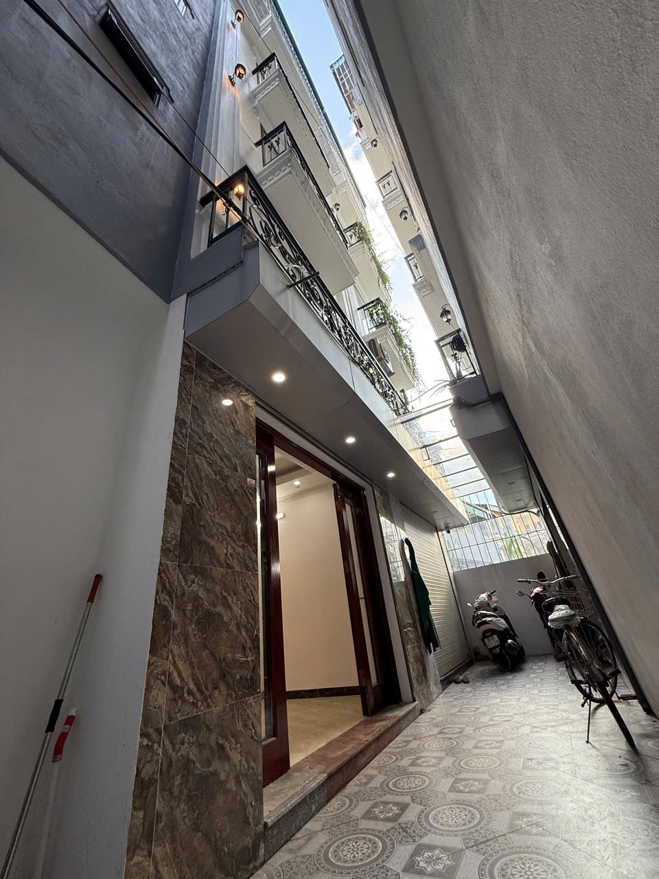🏠 Nhà Tân Cổ Điển Phúc Lợi - 5 tỷ - Gần Ô Tô - Thông Số Vàng