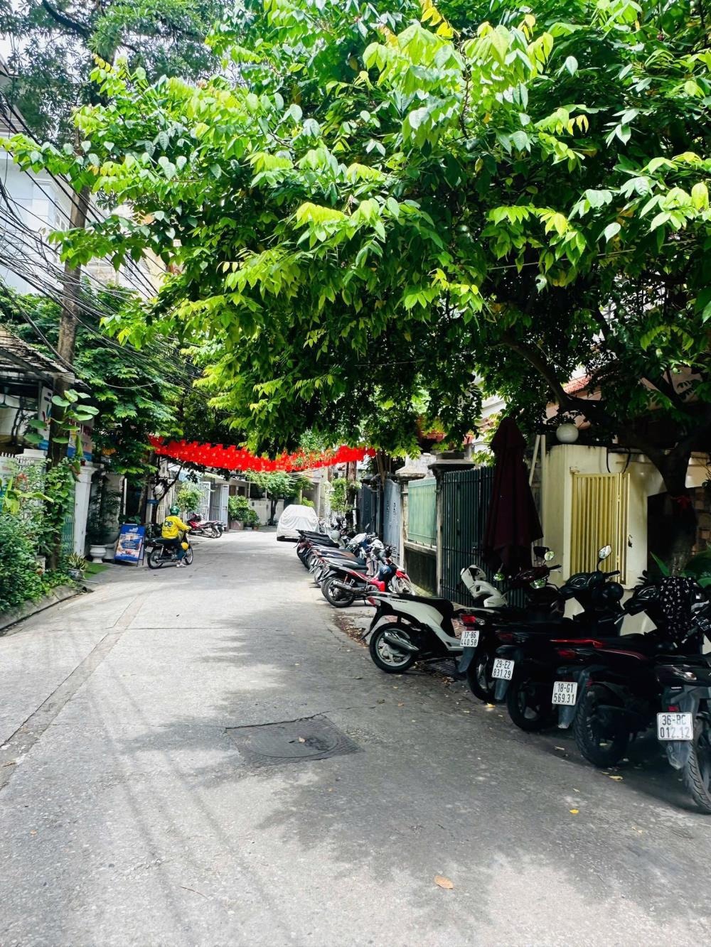 Bán nhà phố Đội Cấn, Ba Đình - 109m2, 4 tầng, MT 6.8m, giá 42 tỷ (TL)