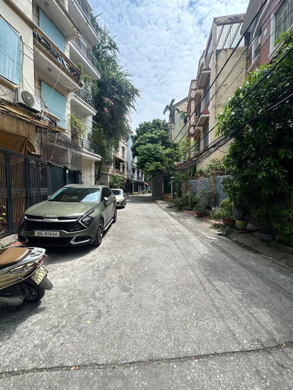 Bán nhà phố Đội Cấn, Ba Đình - 109m2, 4 tầng, MT 6.8m, giá 42 tỷ (TL)