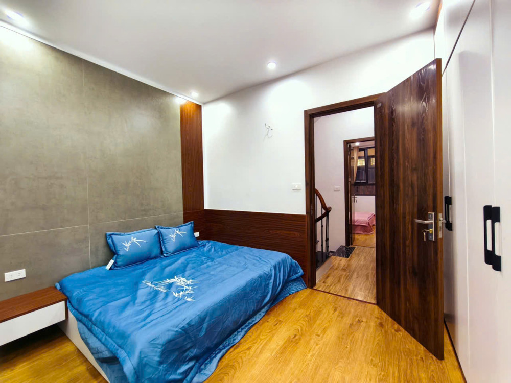 NHÀ MẶT NGÕ THÔNG SẦM UẤT - 2 MẶT THOÁNG – TRUNG TÂM BÁCH KHOA 41m,  6 T, mt 4m, 14  tỷ