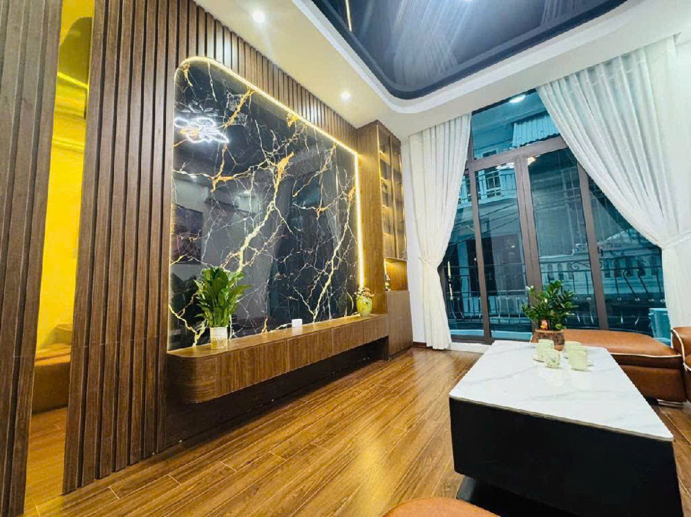 Hoàng Câu ô tô vào nhà dt 50 m,5 tầng, 2 mặt ngõ, yên tĩnh, rộng rãi, sổ đỏ sắn sàng,
