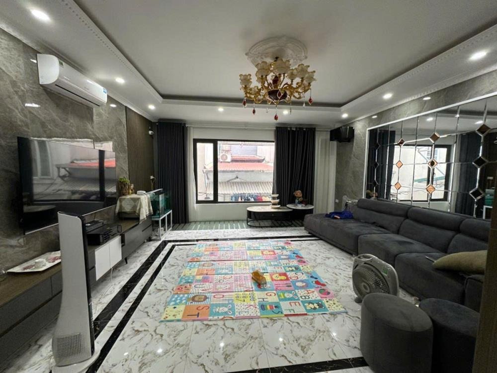 Bán nhà mặt phố Hoàng Cầu 50m2, 5 tầng, giá 28 tỷ - Vị trí đẹp, tiềm năng lớn