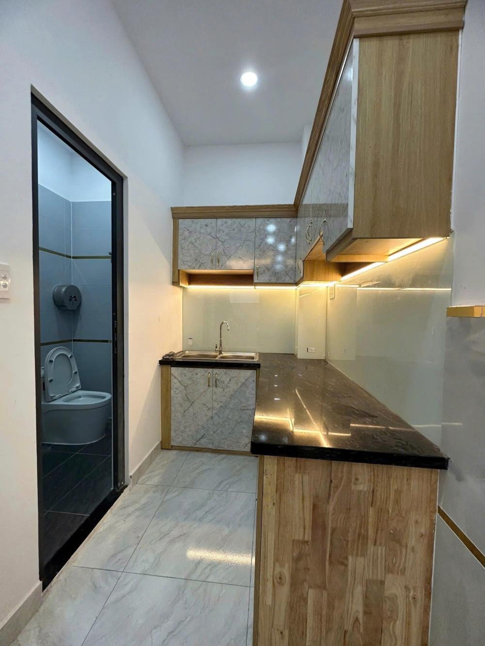Bán Nhà Quận Bình Tân - 2.2 Tỷ - Tân Tạo, 1 Lầu 1 Trệt, Hẻm Xe Hơi