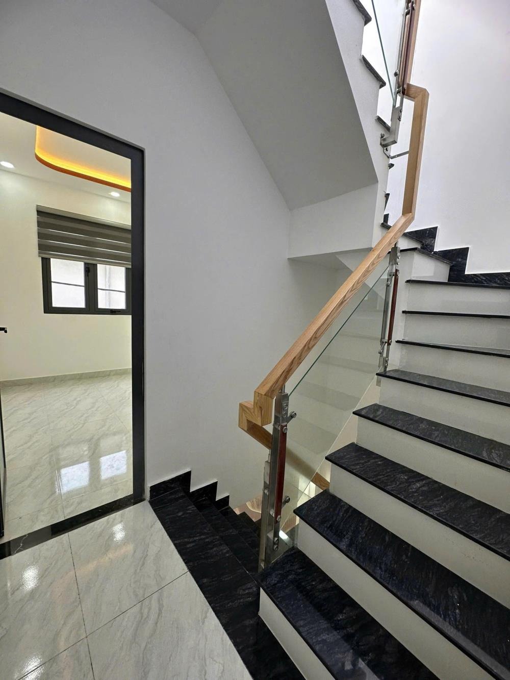 Bán Nhà Quận Bình Tân - 2.2 Tỷ - Tân Tạo, 1 Lầu 1 Trệt, Hẻm Xe Hơi