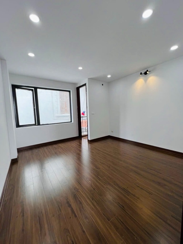 Nhà Mặt Phố Đức Giang, Long Biên - 11 Tỷ - Vị Trí Đẹp, Tiềm Năng Sinh Lời