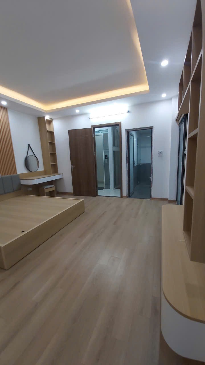 Bán nhà trung tâm Vạn Phúc - Thang Máy, 2 Mặt Tiền - 34m2 - Giá 8.x Tỷ