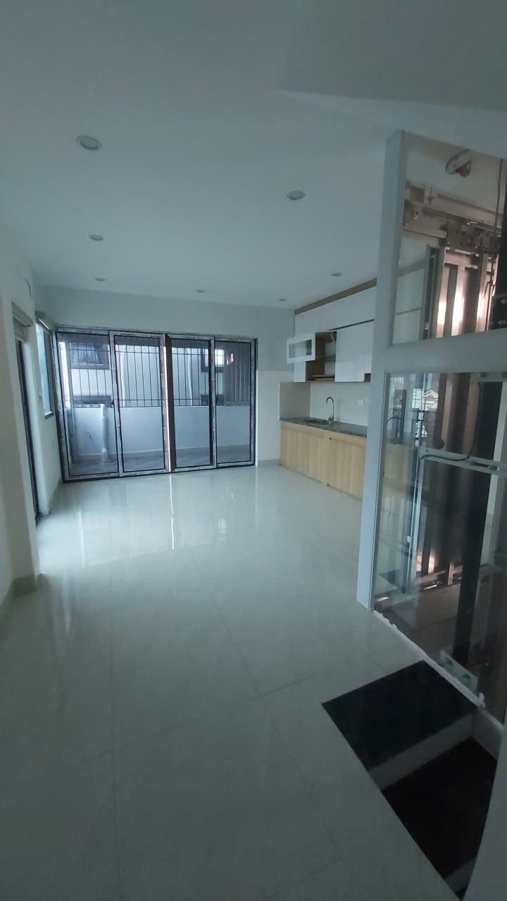 Bán nhà trung tâm Vạn Phúc - Thang Máy, 2 Mặt Tiền - 34m2 - Giá 8.x Tỷ