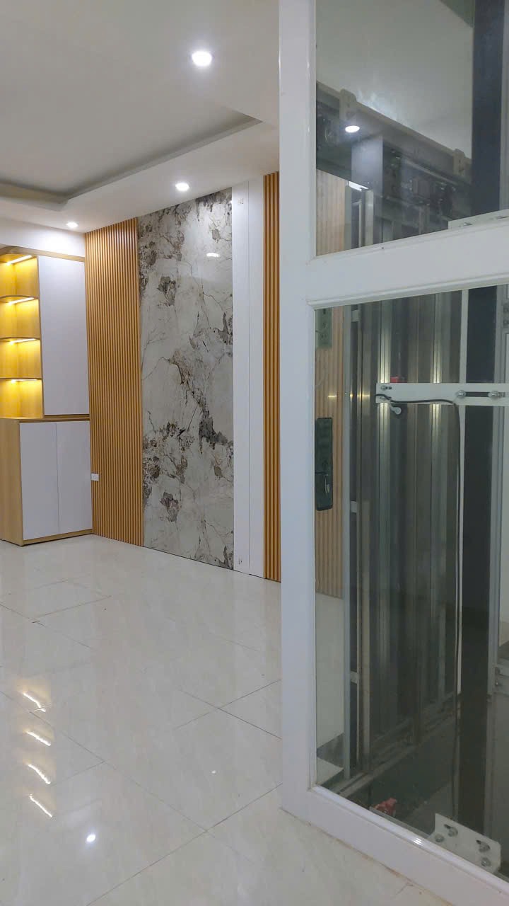 Bán nhà trung tâm Vạn Phúc - Thang Máy, 2 Mặt Tiền - 34m2 - Giá 8.x Tỷ