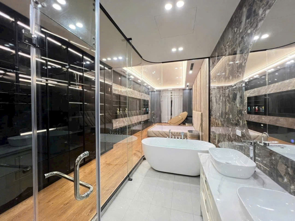 NHÀ ĐẸP LONG BIÊN - NGUYỄN VĂN CỪ 6 TẦNG THANG MÁY