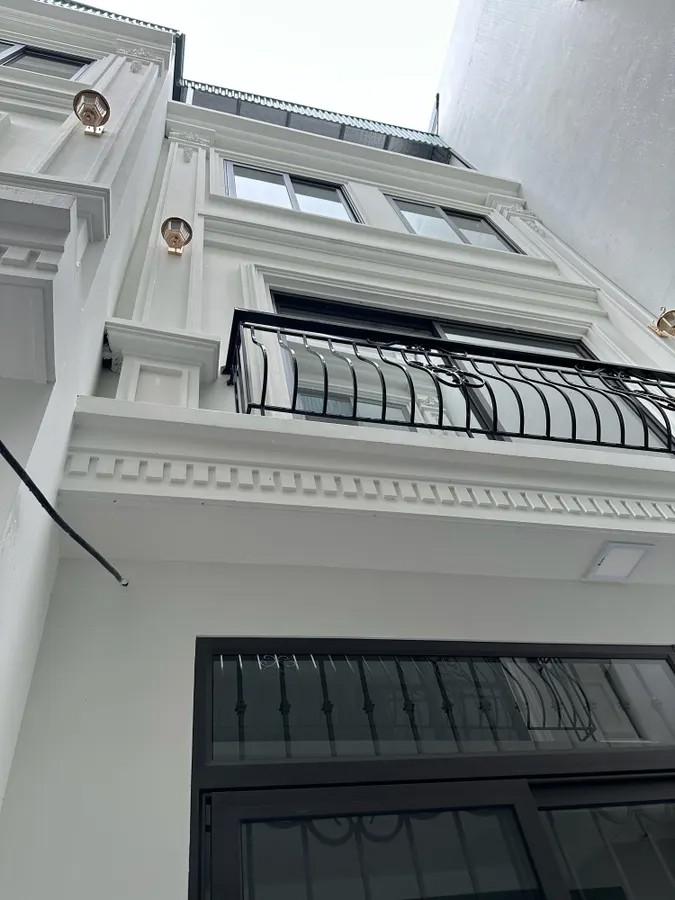 NHÀ MỚI ĐỦ NỘI THẤT Ở LUÔN CỰ KHỐI- LONG BIÊN 30M2 X 4 TẦNG 4.35 TỶ.Ô TÔ ĐỖ CỬA