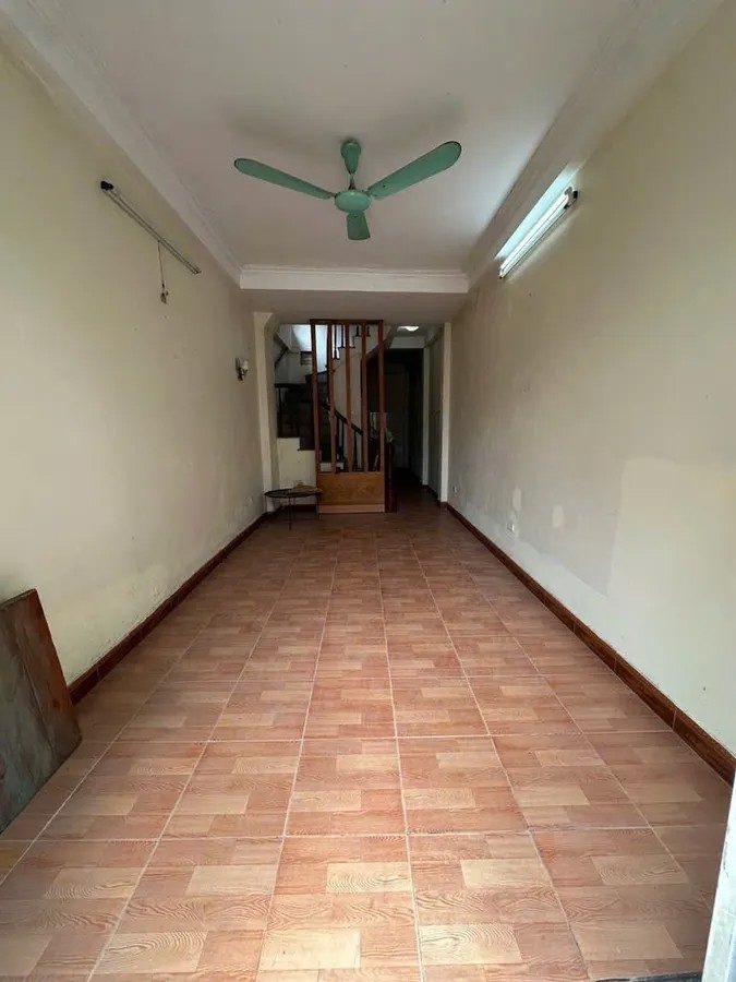 BÁN NHÀ MẶT PHỐ Bắc Cầu 35M2 X 3 TẦNG MT 4M,4.5 tỷ Long Biên Hà Nội