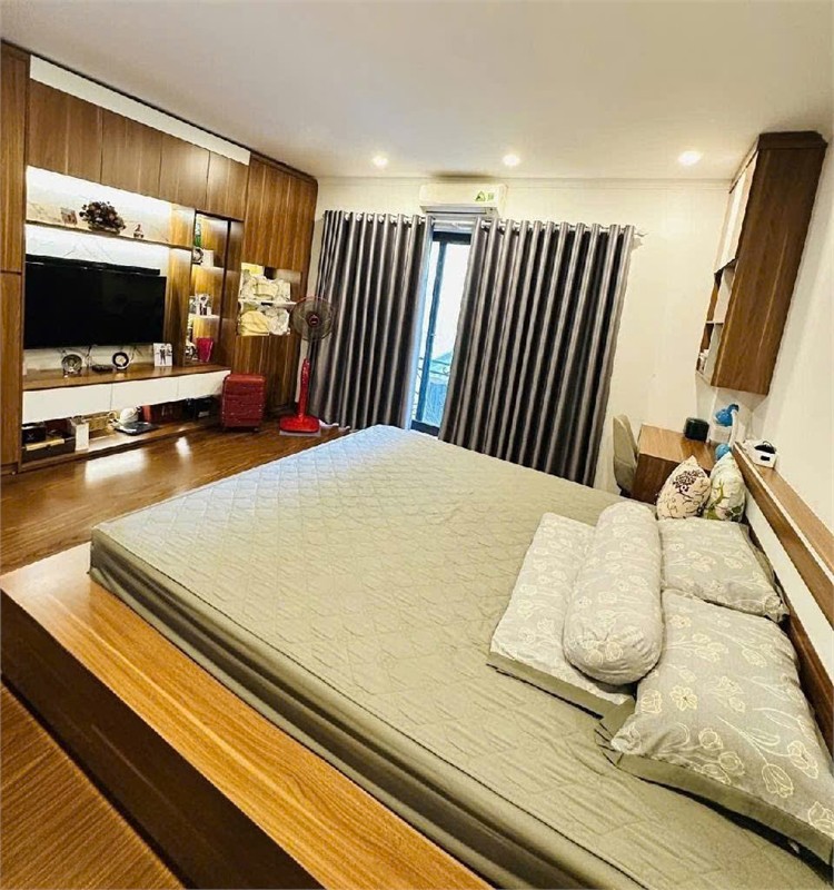 YÊU TỪ CÁI NHÌN ĐẦU TIÊN – 42M² – 6 TẦNG – NHỈNH 8 TỶ – THẠCH BÀN LONG BIÊN ,Ô TÔ ĐỖ CỬA