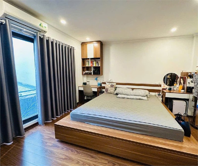 YÊU TỪ CÁI NHÌN ĐẦU TIÊN – 42M² – 6 TẦNG – NHỈNH 8 TỶ – THẠCH BÀN LONG BIÊN ,Ô TÔ ĐỖ CỬA