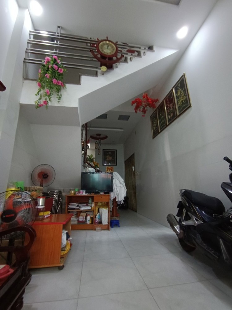 Bán nhà Trịnh Đình Trọng - DT 112m2 (4.3 x 26)m - 4 Tầng - Hẻm 10m xe tải thông