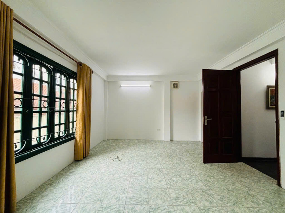 Nhà Lạc Long Quân 70m, 5 tầng, lo góc 3 thoáng, mới tinh, full nội thất!