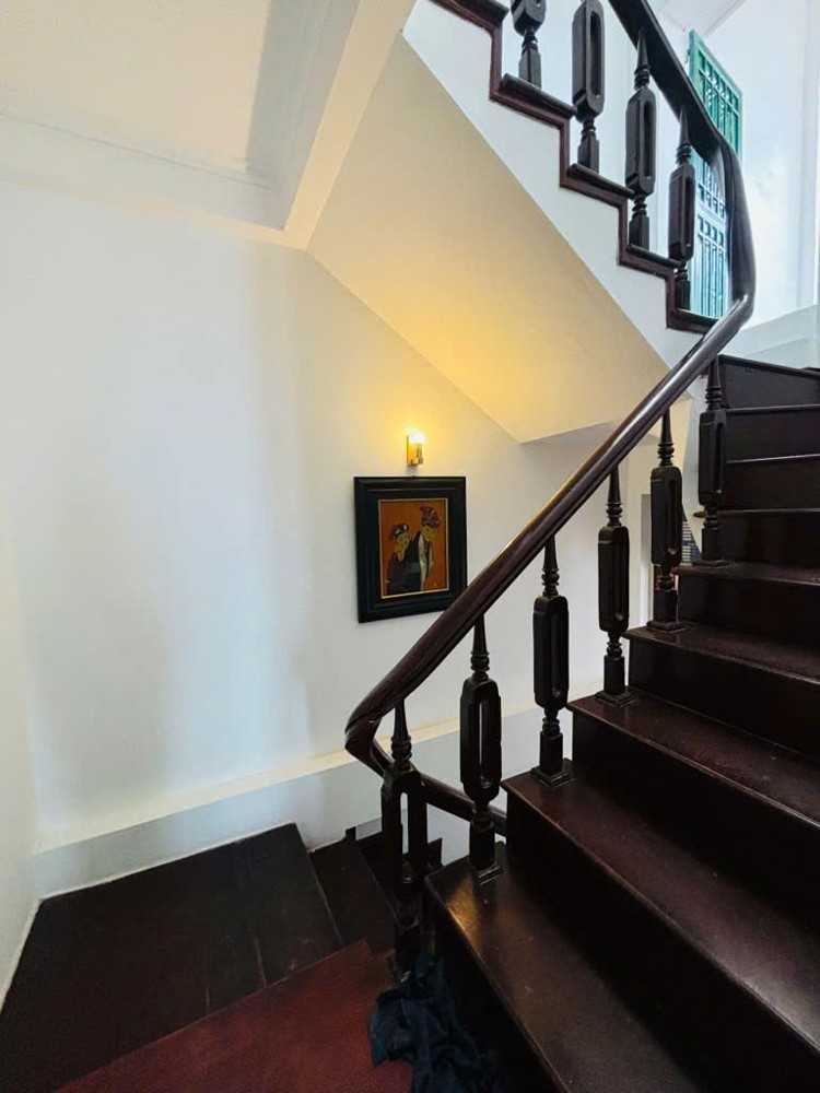 Nhà Lạc Long Quân 70m, 5 tầng, lo góc 3 thoáng, mới tinh, full nội thất!
