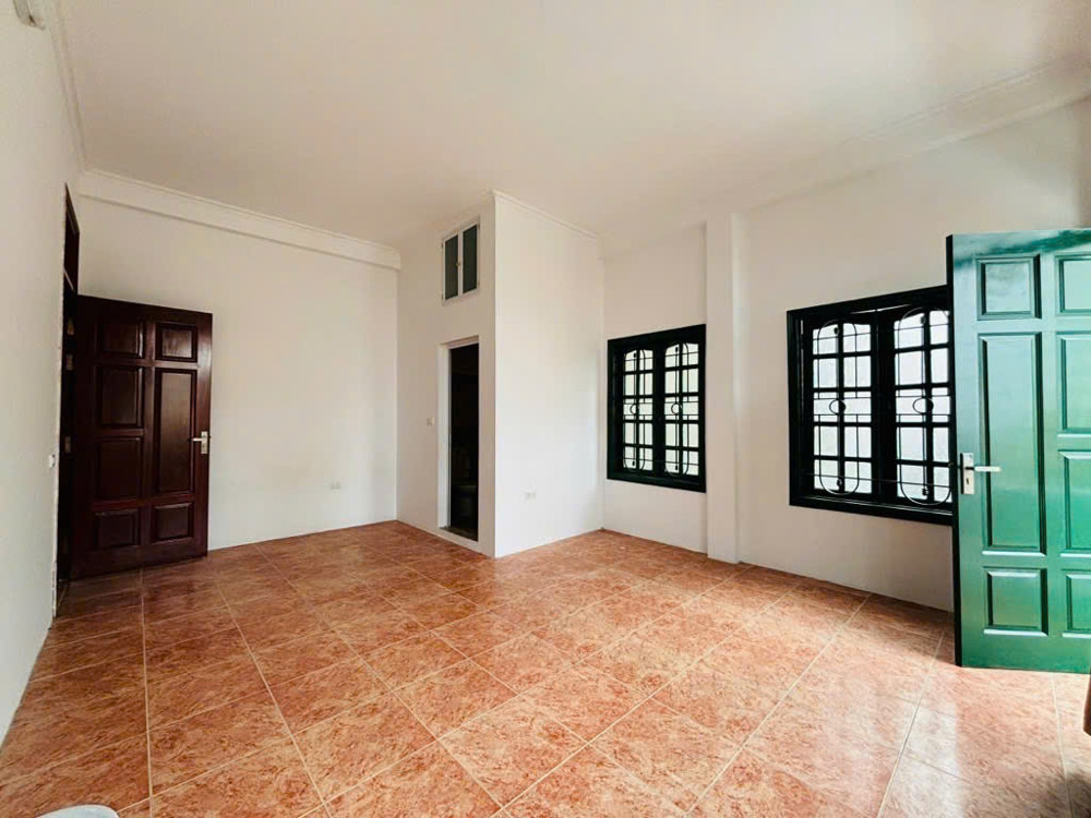 Nhà Lạc Long Quân 70m, 5 tầng, lo góc 3 thoáng, mới tinh, full nội thất!
