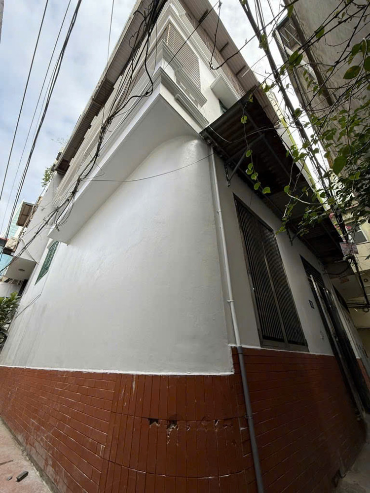 Nhà Lạc Long Quân 70m, 5 tầng, lo góc 3 thoáng, mới tinh, full nội thất!