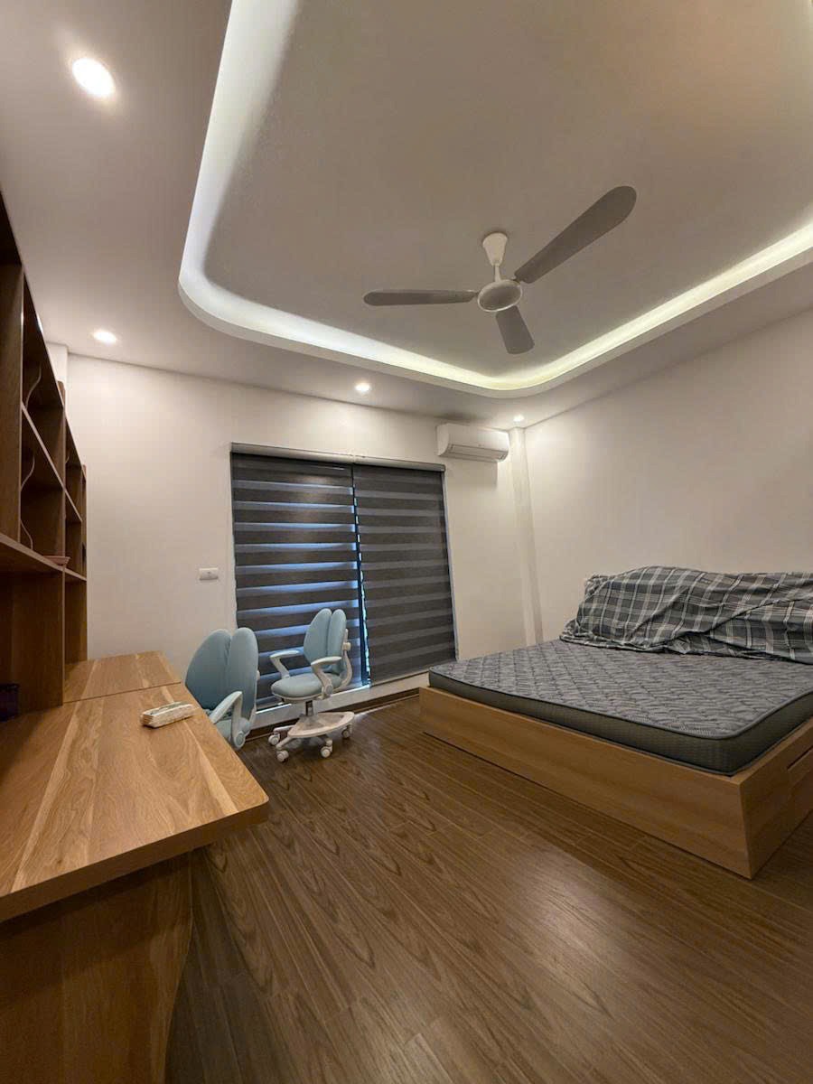 Bán nhà mặt phố Hoàng Cầu 54m2, Mặt Tiền 5.6m - Giá 28 Tỷ