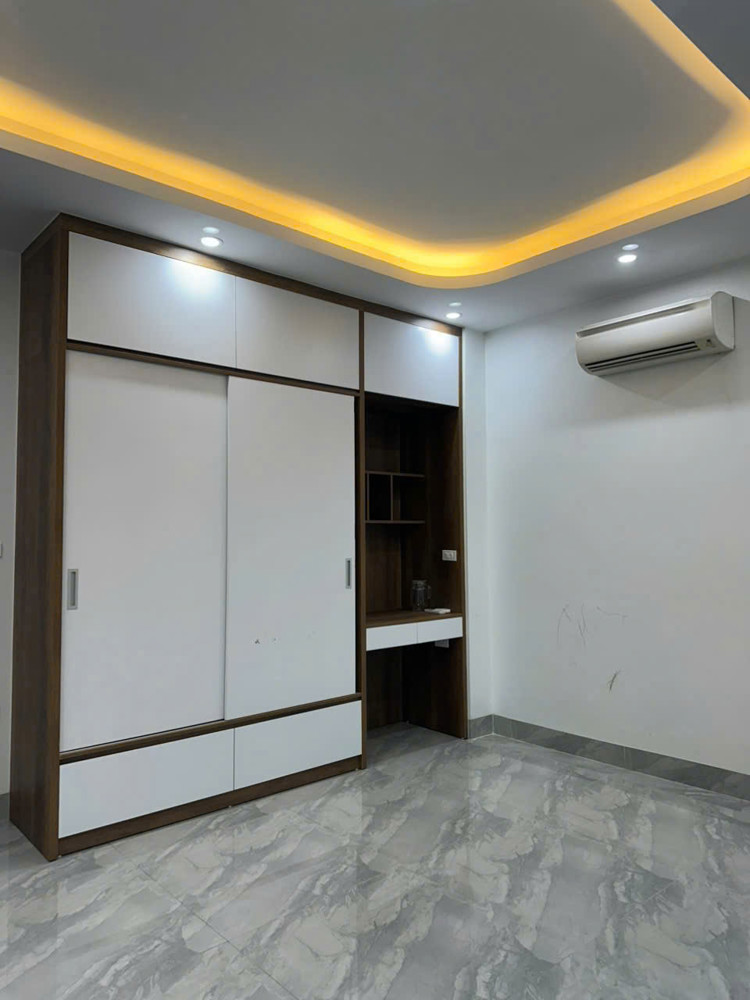 SIÊU PHẨM- TÒA CHDV 10 PHÒNG- TRUNG TÂM CẦU GIẤY .
DÒNG TIỀN40/TR/ THÁNG- GIÁ 10.6 TỶ