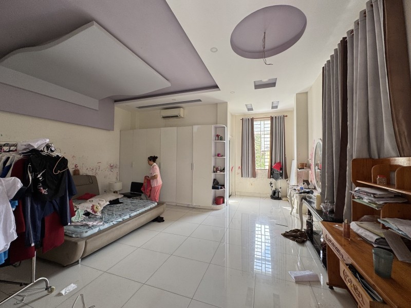 Bán nhà Đặng Văn Bi, Thủ Đức, TP HCM, DT 176m2, 3 tầng, 4PN, SH, Giá13.3 tỷ