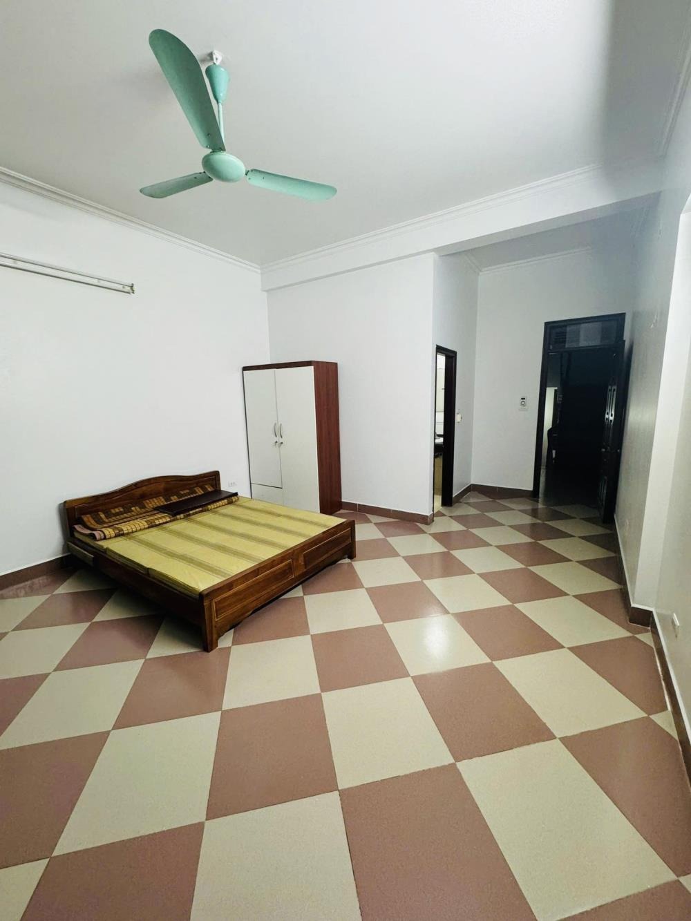 Bán nhà Cầu Giấy 85m², 5 tầng, MT 5m - 17.8 tỷ - Gara Ô Tô, Sổ Đỏ