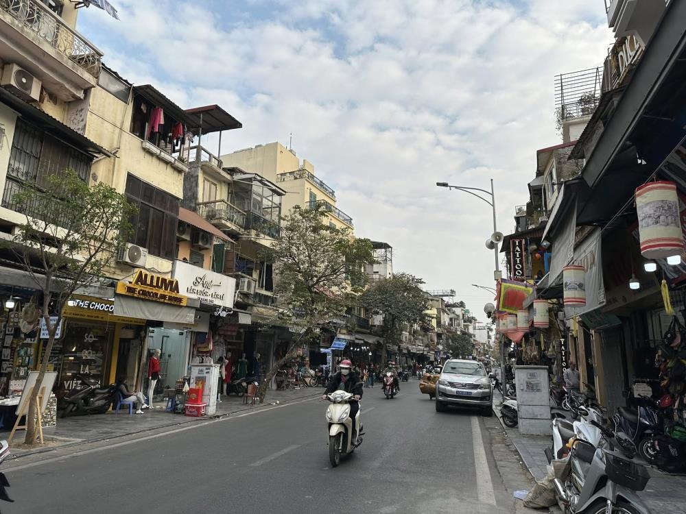 Bán Nhà Mặt Phố Hàng Đào Hoàn Kiếm 142m2 - 4 Tầng, Vị Trí Đắc Địa, Giá 135 Tỷ