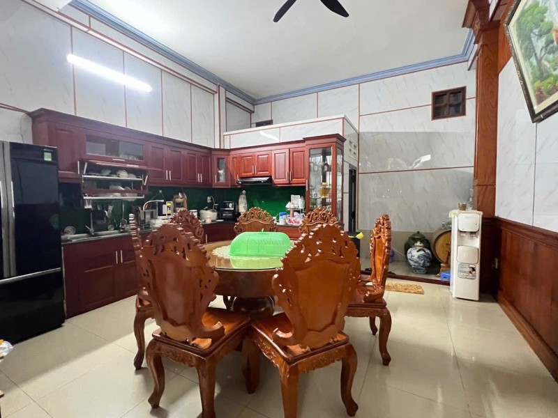 Bán nhà 3 Tầng Trung Tâm Dĩ An,đường nhựa 12m thông thoáng,SHR hoàn công
