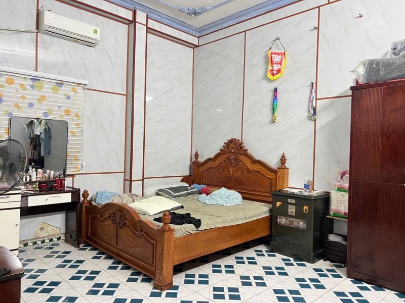 Bán nhà 3 Tầng Trung Tâm Dĩ An,đường nhựa 12m thông thoáng,SHR hoàn công