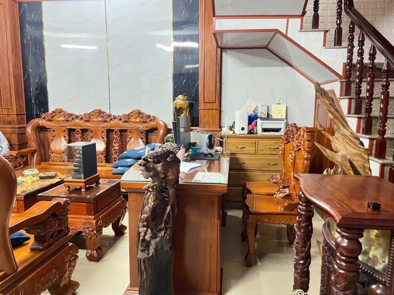 Bán nhà 3 Tầng Trung Tâm Dĩ An,đường nhựa 12m thông thoáng,SHR hoàn công