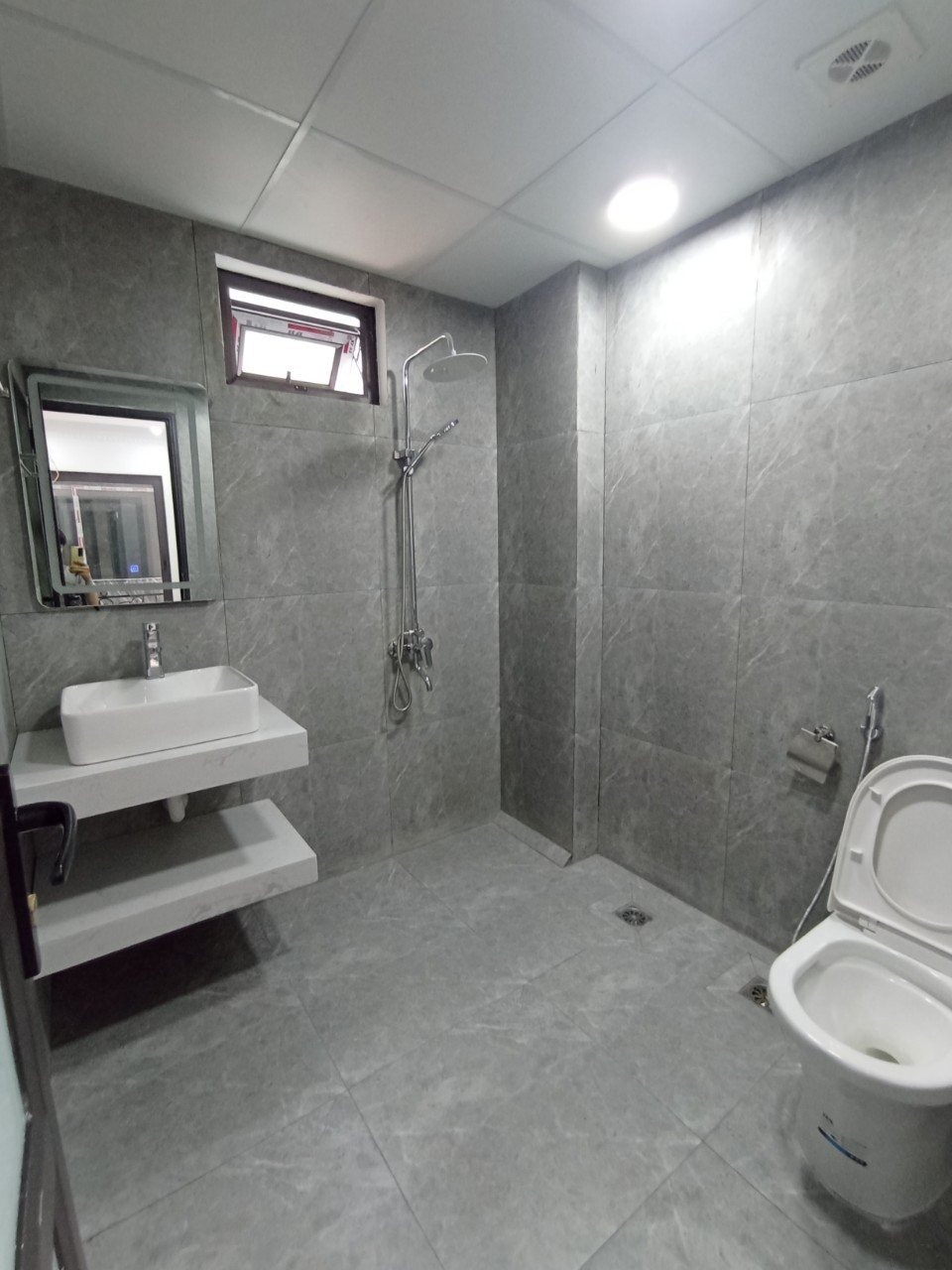Bán nhà 5 tầng đơn lập Hoài Đức - Cạnh chợ Giang Xá, Nội Thất 99%