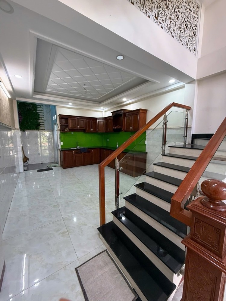 Bán nhà  Lâm Thị Hố,p Tân chánh hiêp  Q.12, 4x17m, 3 tầng, 4PN, SHR,