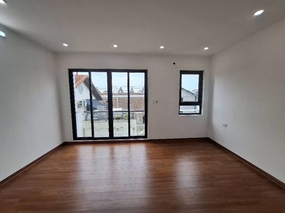 BÁN NHÀ GIA QUẤT LONG BIÊN, MỚI TINH-OTO ĐỖ-30M-NHỈNH5 TỶ(TL)