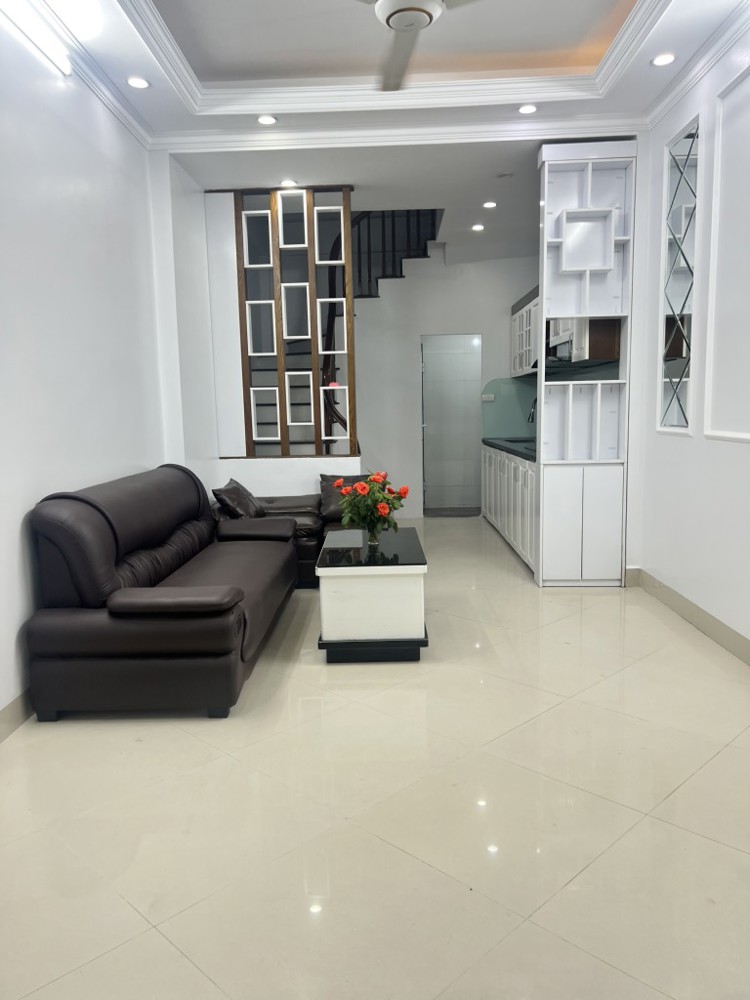BÁN NHÀ ĐỨC GIANG LONG  BIÊN, OTO ĐỠ-FULL NỘI THẤT-42M- NHỈNH6 TỶ(TL)