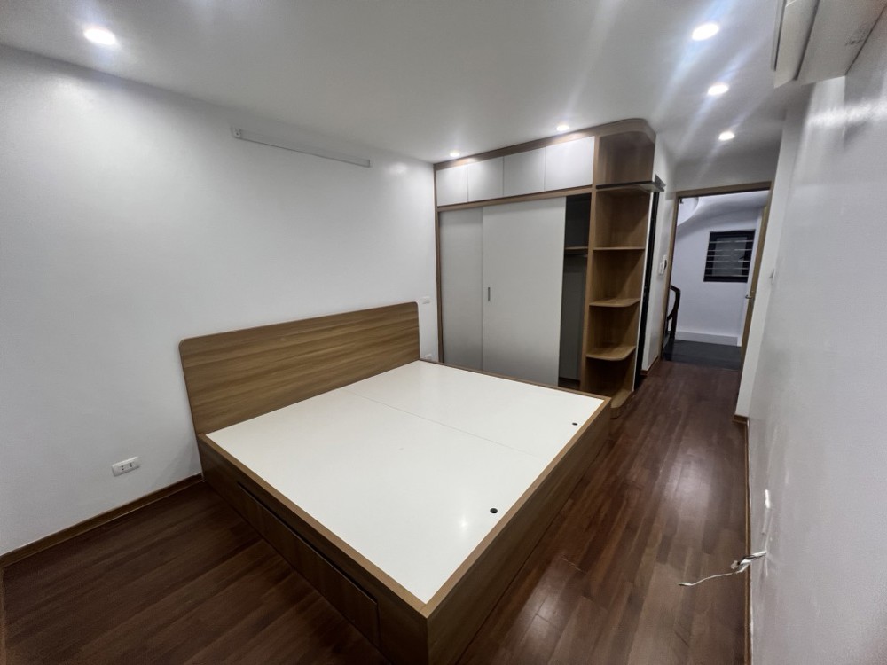 BÁN NHÀ ĐỨC GIANG LONG  BIÊN, OTO ĐỠ-FULL NỘI THẤT-42M- NHỈNH6 TỶ(TL)