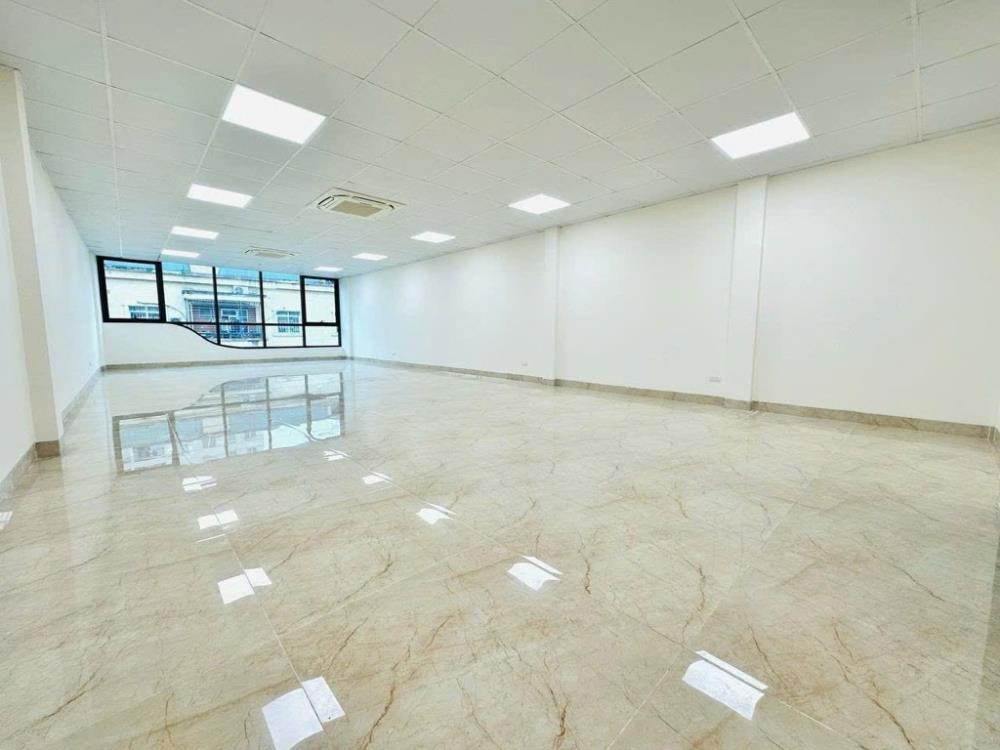 Toà Nhà 9 Tầng Mặt Phố Ô Chợ Dừa - View Hồ Ngọc Khánh - Dòng Tiền 180Tr/Tháng