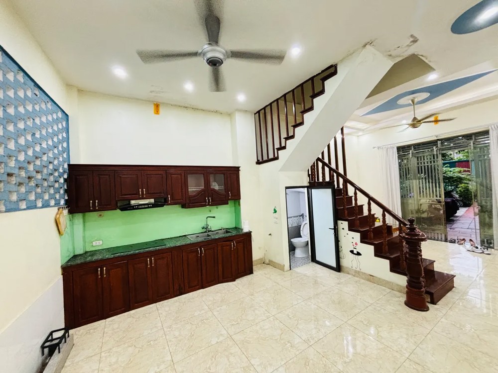 BÁN NHÀ RIÊNG Phố Ngọc Thụy 42m2 X 5 tầng MT 4.7M, 7.65 tỷ Long Biên Hà Nội