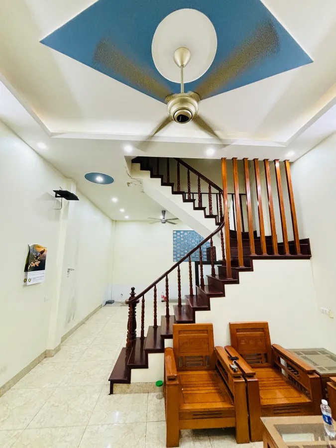 BÁN NHÀ RIÊNG Phố Ngọc Thụy 42m2 X 5 tầng MT 4.7M, 7.65 tỷ Long Biên Hà Nội