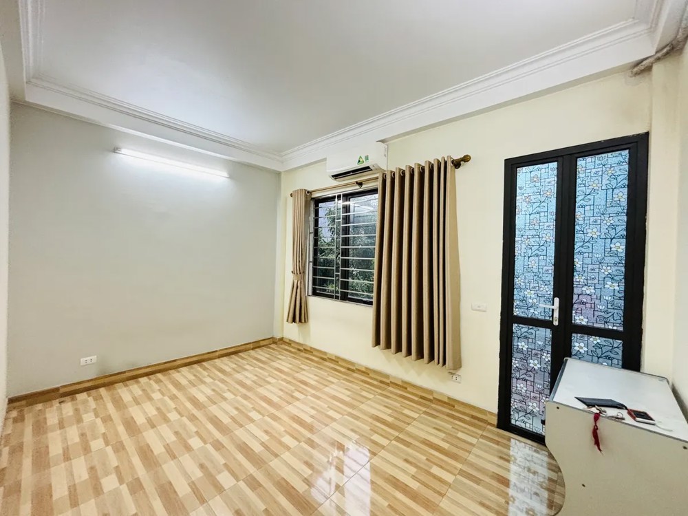 BÁN NHÀ RIÊNG Phố Ngọc Thụy 42m2 X 5 tầng MT 4.7M, 7.65 tỷ Long Biên Hà Nội