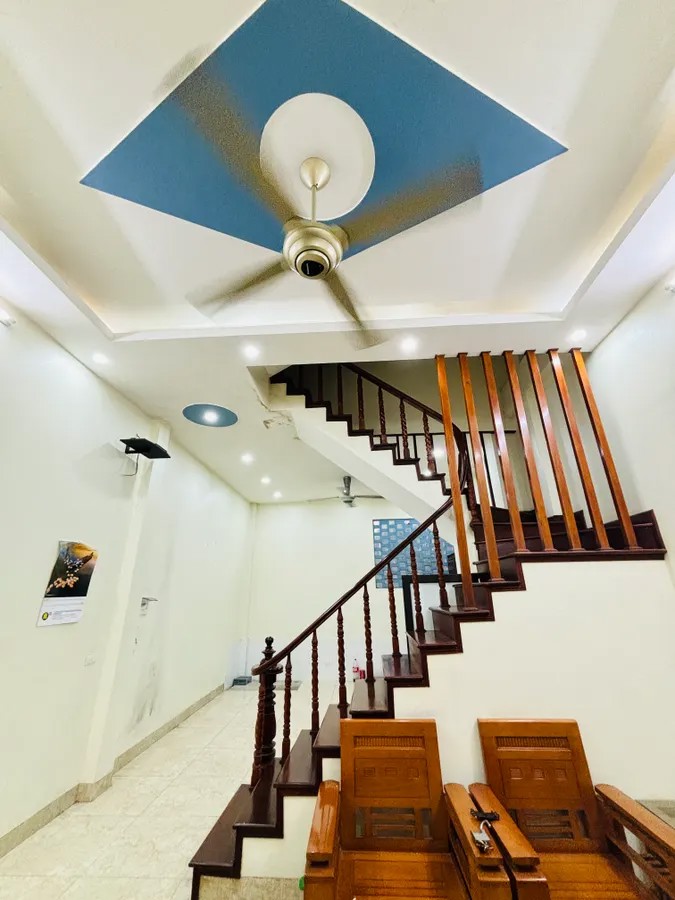 BÁN NHÀ RIÊNG Phố Ngọc Thụy 42m2 X 5 tầng MT 4.7M, 7.65 tỷ Long Biên Hà Nội