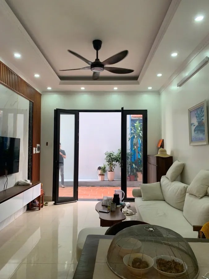 NHÀ MỚI FULL NỘI THẤT Nam Đuống 33M2  5 tầng MT 3.5m, 6.2 tỷ Long Biên Hà Nội