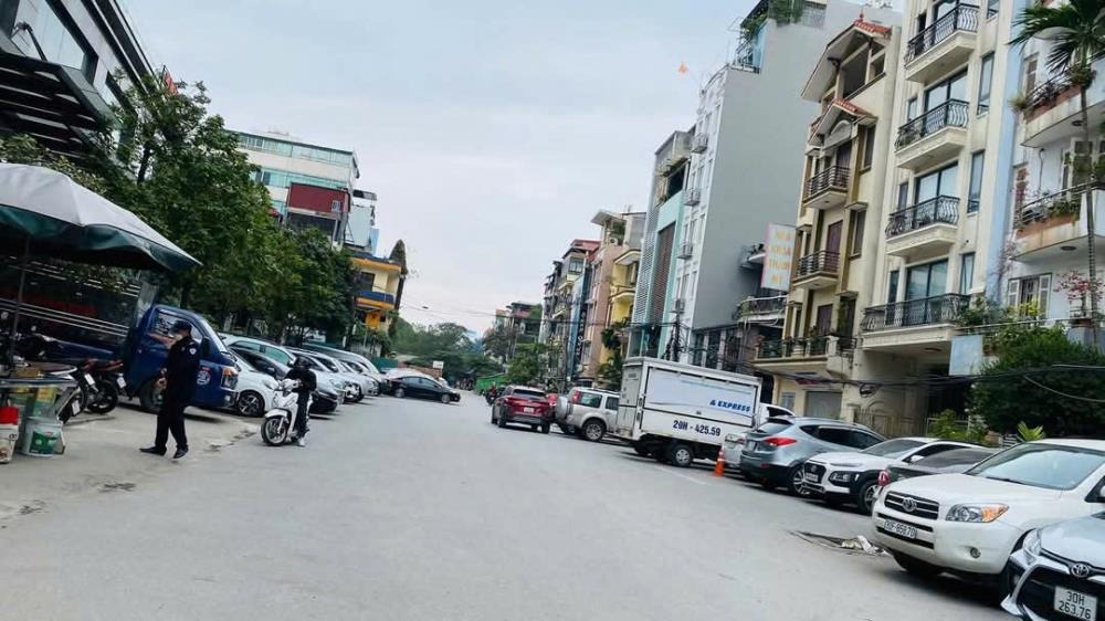 Bán nhà phân lô Giang Văn Minh - 110m2, Ô tô tránh, Giá 41 tỷ