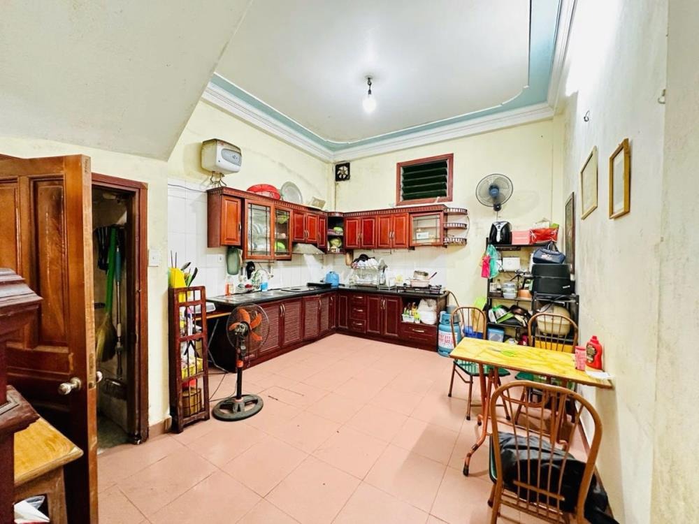 Bán nhà đẹp Dương Quảng Hàm, Cầu Giấy - 50m² x 4 tầng, Ô tô đỗ cửa