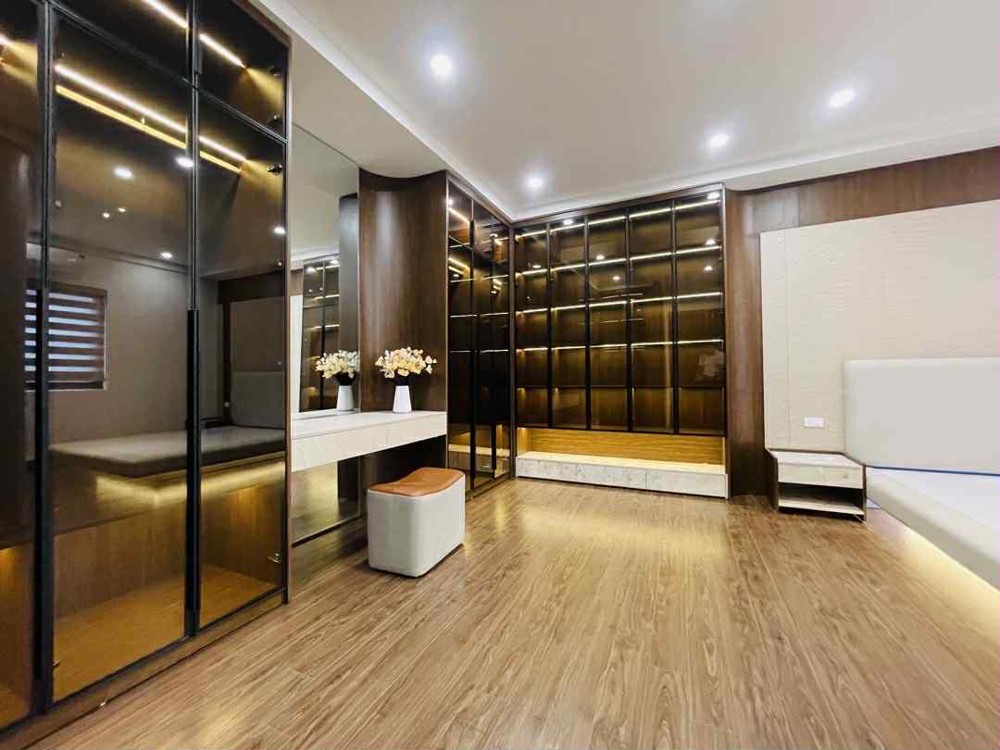 Bán nha Hoàng Mai 65m, mặt ngõ ô tô tránh, thông tứ tung, kinh doanh, thang máy êm ru, full nội