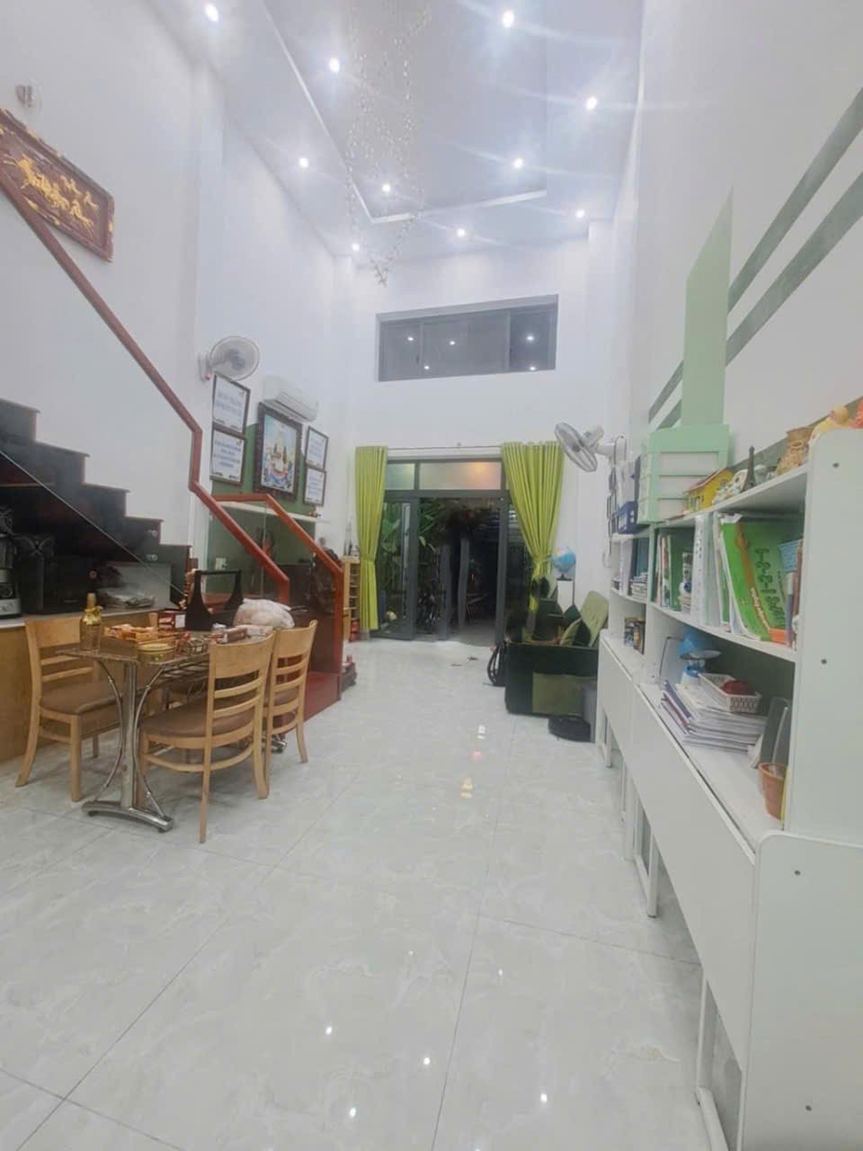 Nhà Vuông 2 Tầng SHR Quận 12 - 94m2, HXT, Giá 4.7 tỷ
