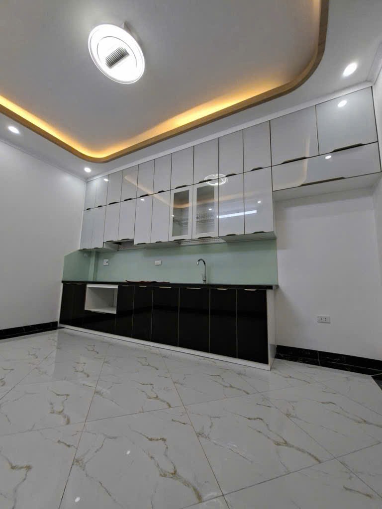 Nhà Trần Duy Hưng - 65m2, 5 Tầng, Nở Hậu, Giá 13 Tỷ - Gần Phố, Ô Tô