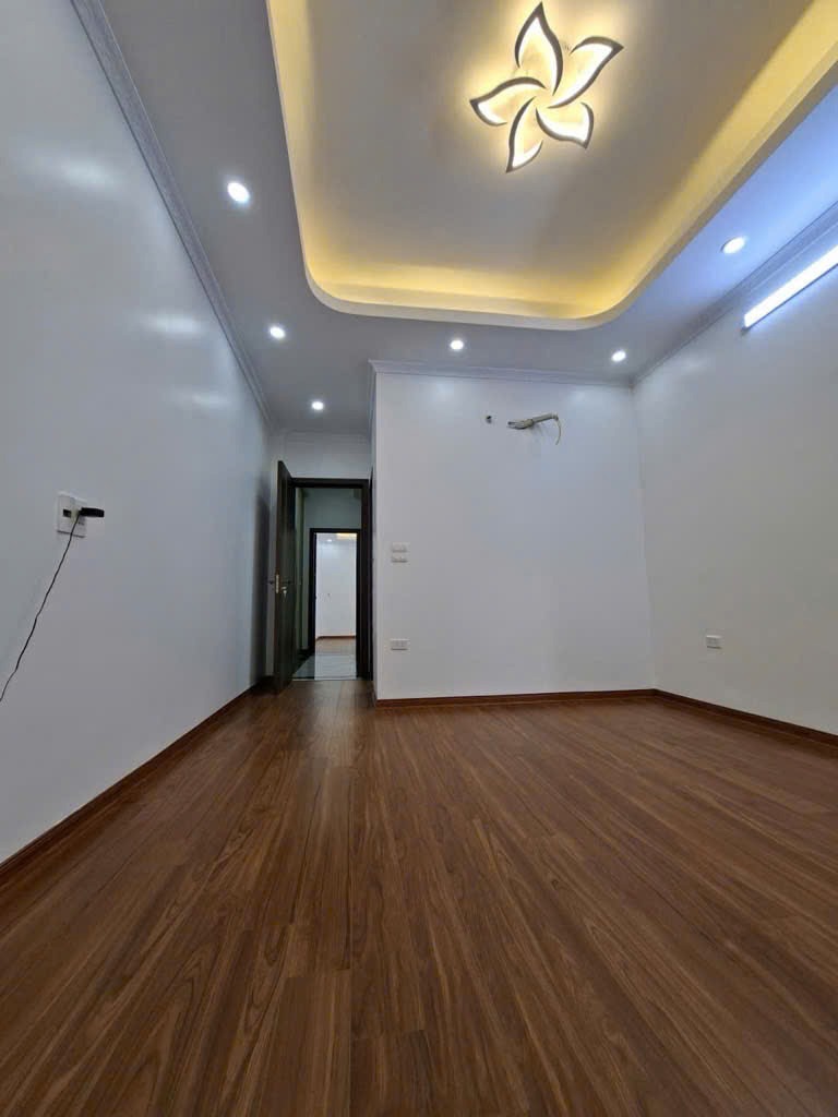 Nhà Trần Duy Hưng - 65m2, 5 Tầng, Nở Hậu, Giá 13 Tỷ - Gần Phố, Ô Tô