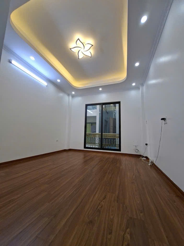 Nhà Trần Duy Hưng - 65m2, 5 Tầng, Nở Hậu, Giá 13 Tỷ - Gần Phố, Ô Tô