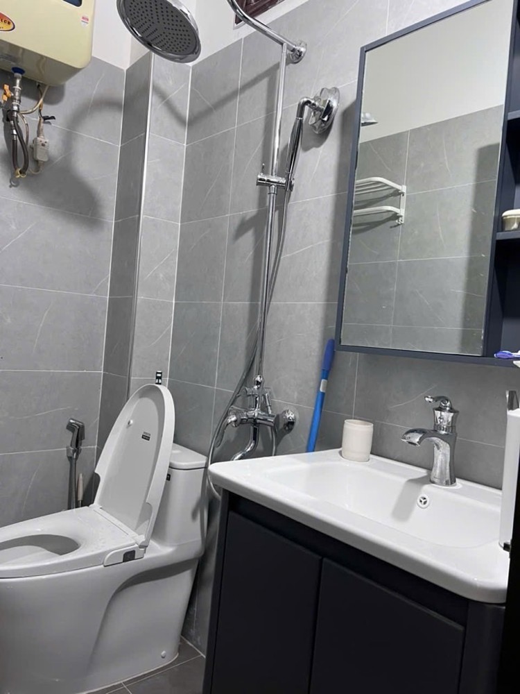 DỊCH VỌNG CẦU GIẤY 68M x5 TẦNG 15,5 TỶ NGÕ THẲNG,GẦN PHỐ,LÔ GÓC,Ô CHỜ THANG MÁY