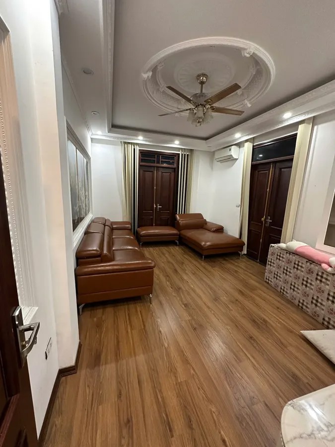 NHÀ MỚI-ĐẸP Phố Nguyễn Văn Linh 52m2 X 5 tầng,MT 5m,11.2 tỷ Long Biên Hà Nội.LÔ GÓC -KINH DOANH